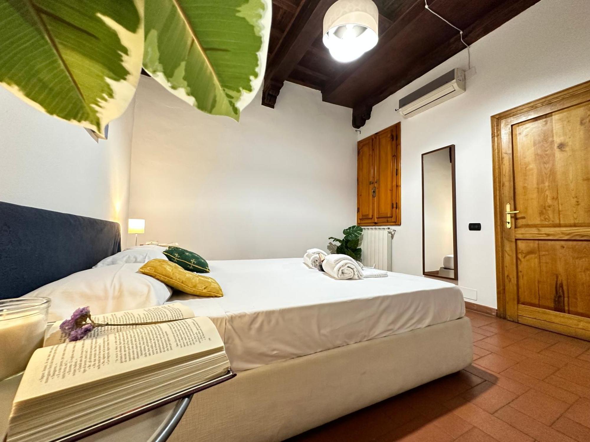 Luxurious View On Santa Croce Apartment ฟลอเรนซ์ ภายนอก รูปภาพ